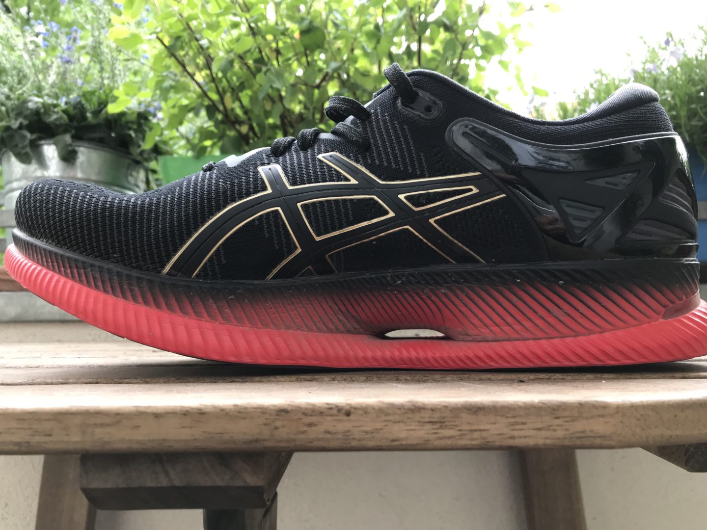 Seitenblick des Asics Metaride