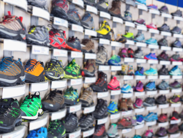 Laufschuhe kaufen: Tipps zu Socken, Sprengung, Sohle Laufschuhe: Zu viel Dämpfung schadet dem Fuß