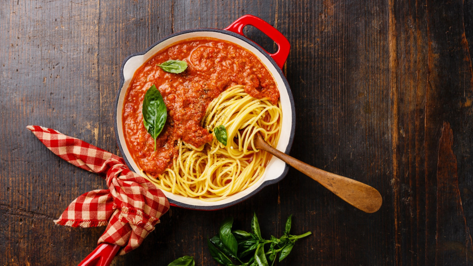 Eine einfache Tomatensoße kann man ganz einfachselber machen